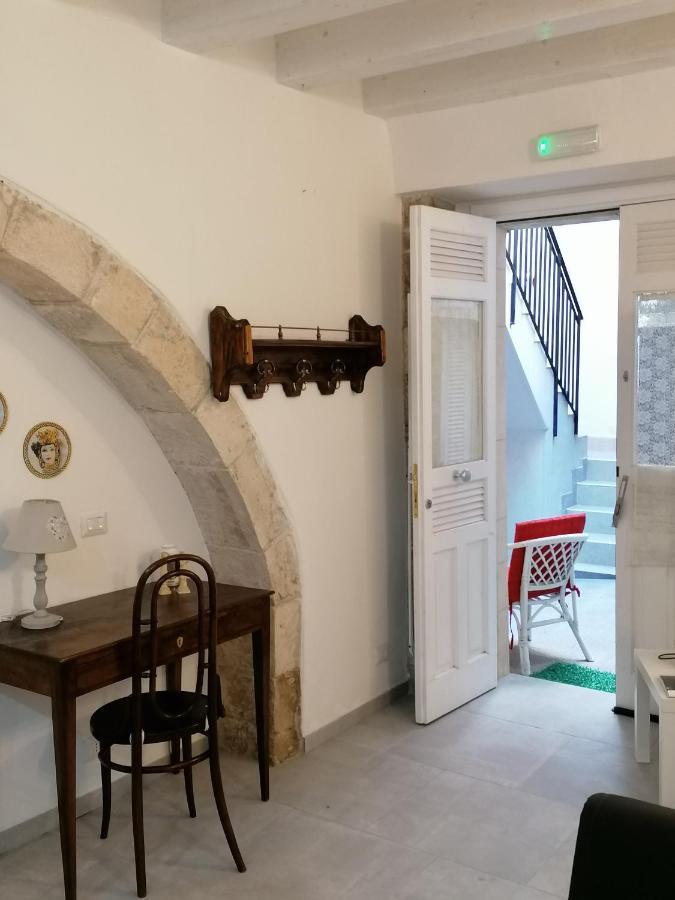 Il Cortiletto Di Via Minniti Сиракуза Екстериор снимка